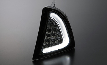 REVIER(レヴィーア) アクア LEDフロントウインカー・シーケンシャルウインカータイプ|ライトバー点灯