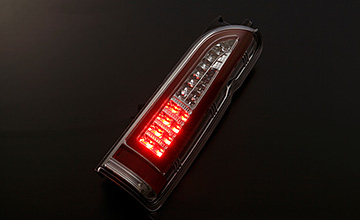 REVIER(レヴィーア) ハイエース LEDテール(3)|ストップランプ点灯