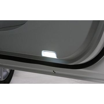 REVIER(レヴィーア)　E20 レクサスIS　LEDカーテシランプ