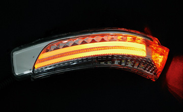 ブラッセン プリウス LEDウインカーミラー(2)|ウインカー点灯時