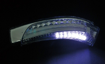 ブラッセン プリウス LEDウインカーミラー(3)|ウエルカムランプ点灯時