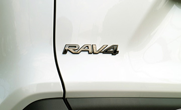 Grazio(グラージオ) RAV4 ブラッククロームエンブレム(3)|ブラッククローム