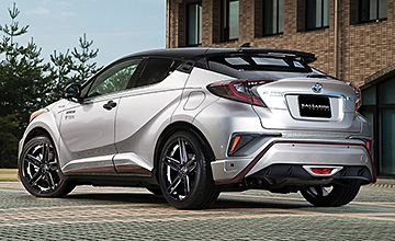 Gスクエア・バルサリーニ C-HR サイドパネル