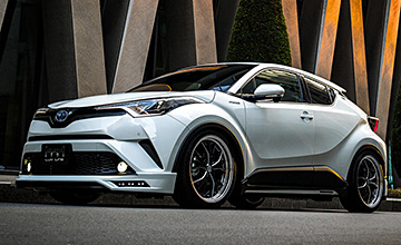 エクスクルーシブゼウス C-HR フロントグリルガーニッシュ