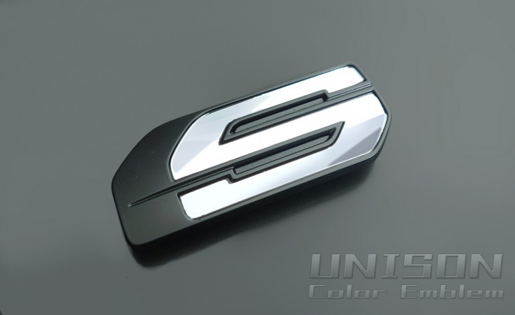 ハイエース用ダークプライムSエンブレム UNISON-純正エンブレム改