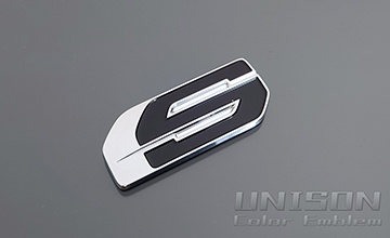 ハイエースUNISON-純正エンブレム改 商品概要