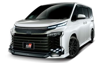 TRD　ヴォクシー エアロパーツ1