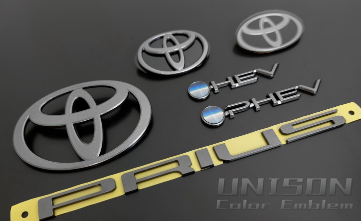 プリウス60系用ガングレーメタリックエンブレム UNISON(ユニゾン)