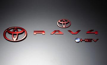60(64)系RAV4　エンブレムパーツ・レッドクロームエンブレム　Grazio(グラージオ)/エンブレム(1)