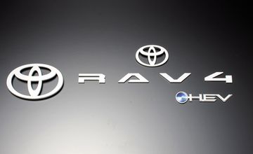 60(64)系RAV4　エンブレムパーツ・ブラック・ホワイトエンブレム　Grazio(グラージオ)/マットカラーエンブレム(2)