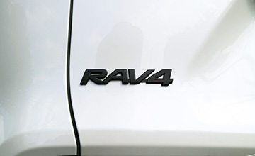 RAV4 ブラック・ホワイトエンブレム