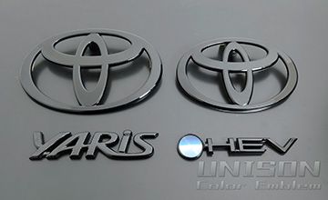 ヤリスUNISON-純正エンブレム改 イメージ画像