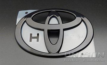 ヤリスクロスUNISON-純正エンブレム改 リア用