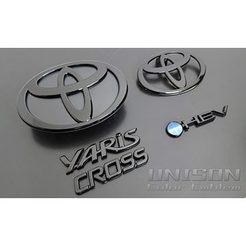 ヤリスクロス用グロスブラック(ツヤ黒)エンブレム UNISON-純正エンブレム改 ヤリスクロス用グロスブラック(ツヤ黒)エンブレム UNISON-純正エンブレム改
