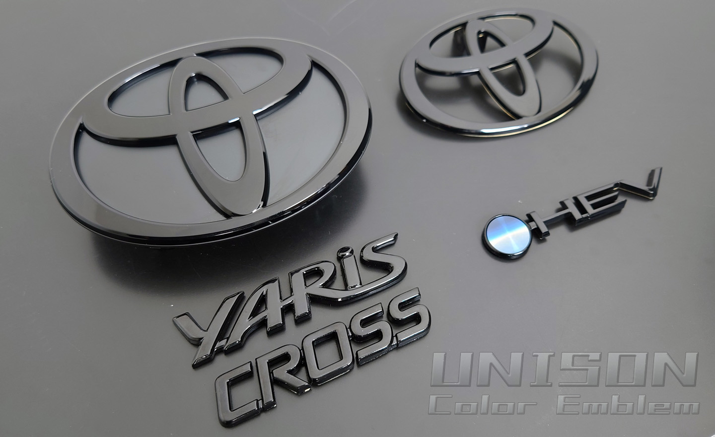 UNISON ヤリスクロス エンブレム